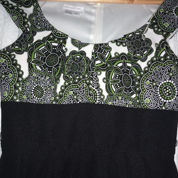 Elegant dress with chest design. - Picture 2 of 2